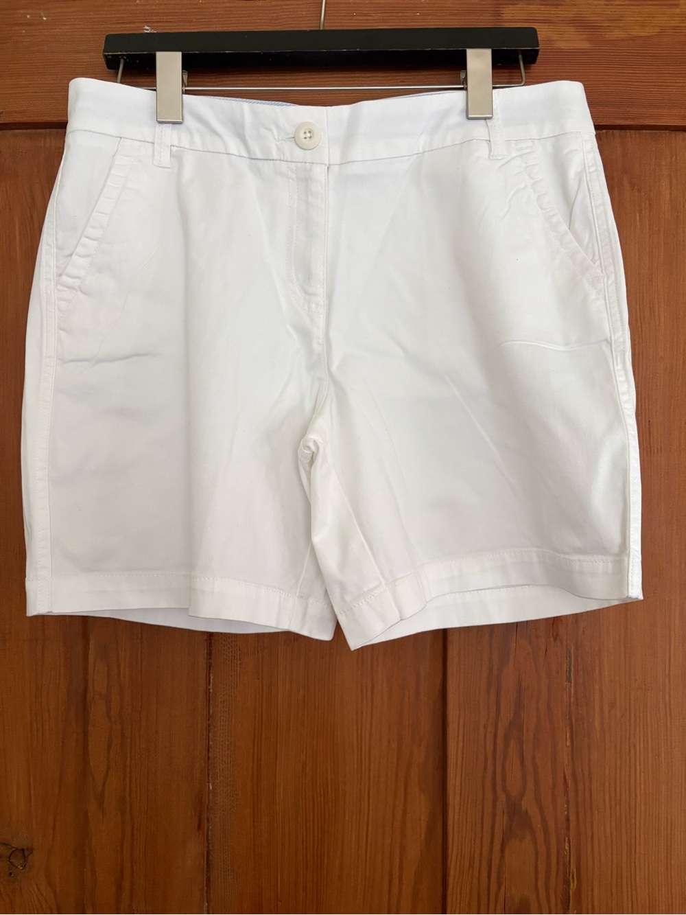 crown & ivy Caroline White Tailored Bermuda Shorts Chinos Size 6